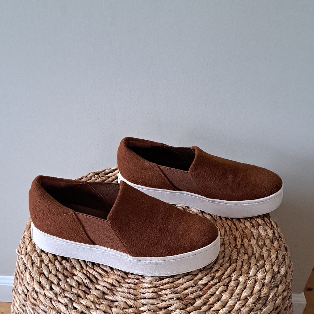 Vince Womens Warren Chili Brown Fleeece Slip-On Sneaker Loafers White Soles S8.5